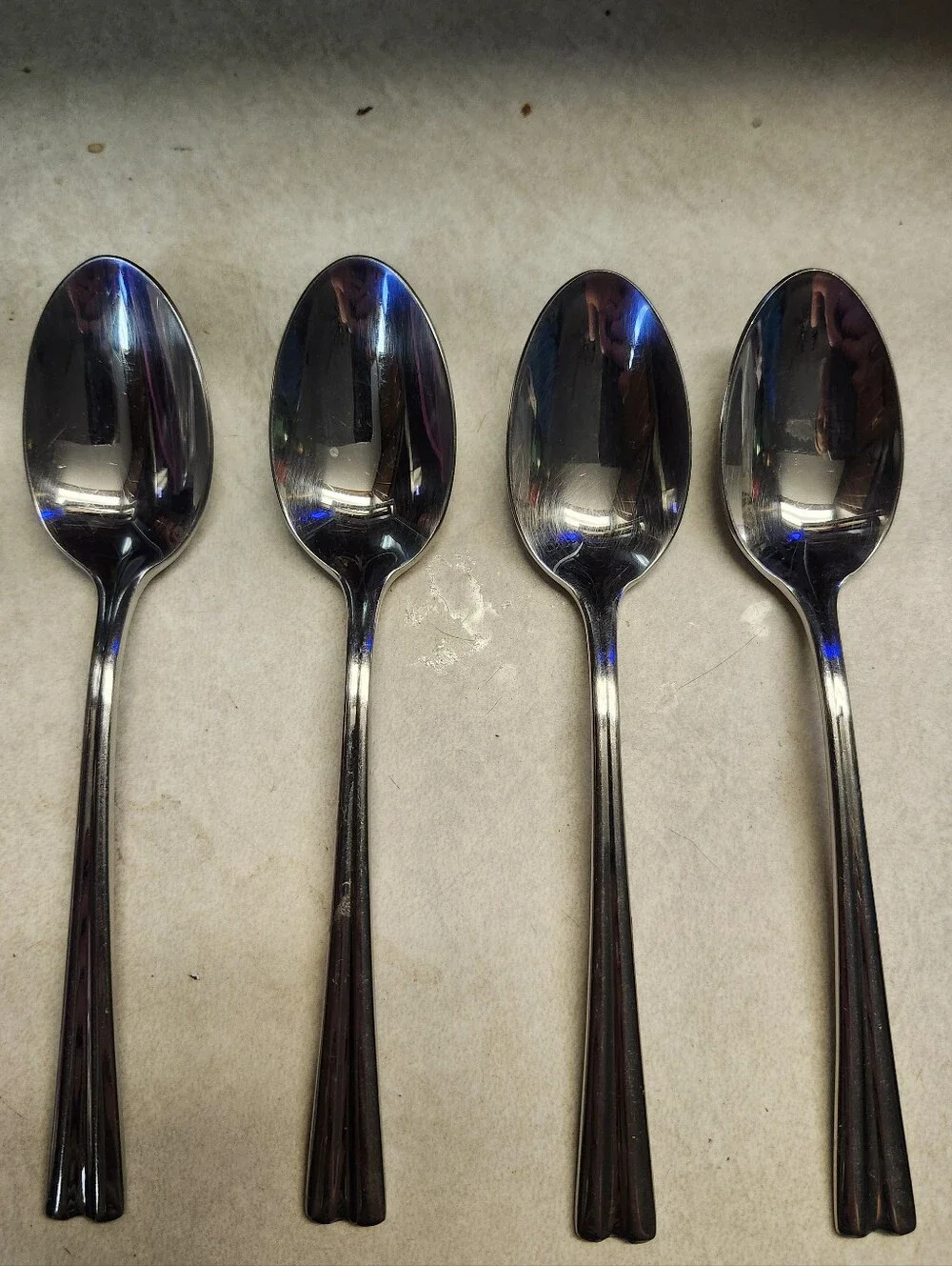 Reed & Barton Set of 4 Stainless Steel Teaspoons - Shiny Silver